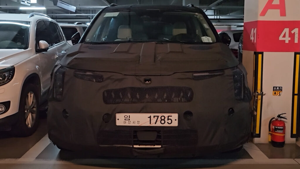  2025 Kia Carnival Filmed Up Close With Sorento-Inspired Face