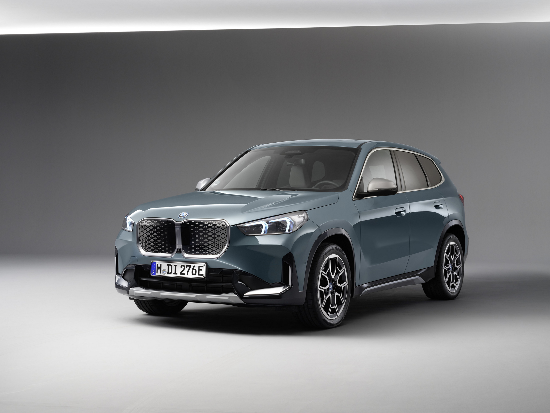 BMW iX1 eDrive20 Is An Entry-Level FWD EV With Up To 295 Miles Of