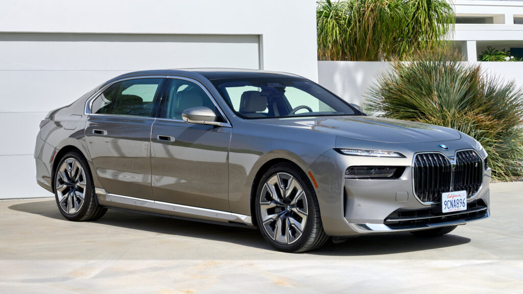  2023 BMW 7-Series And i7 Wipers Could Fail in Heavy Rain, Prompting Recall