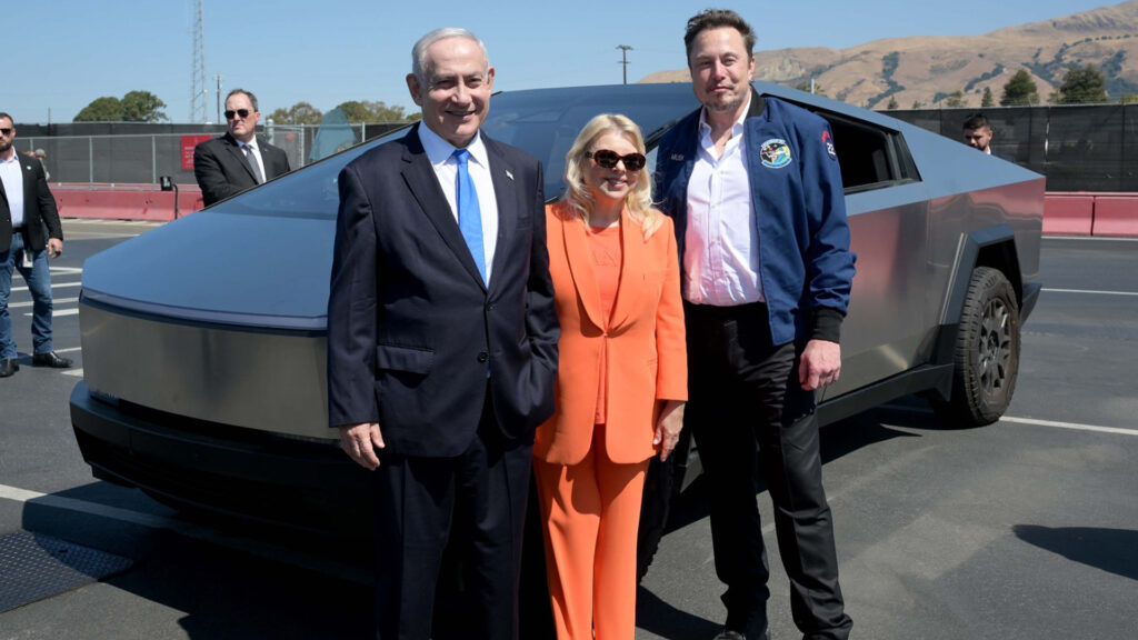  Elon Musk Takes Israel’s Prime Minister On Joy Ride In New Tesla Cybertruck