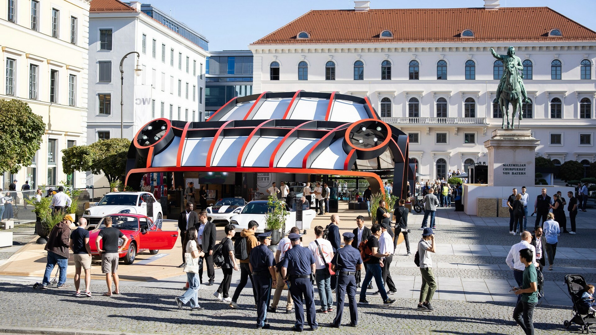 Giant Porsche 911 For The Munich Motor Show 908 2