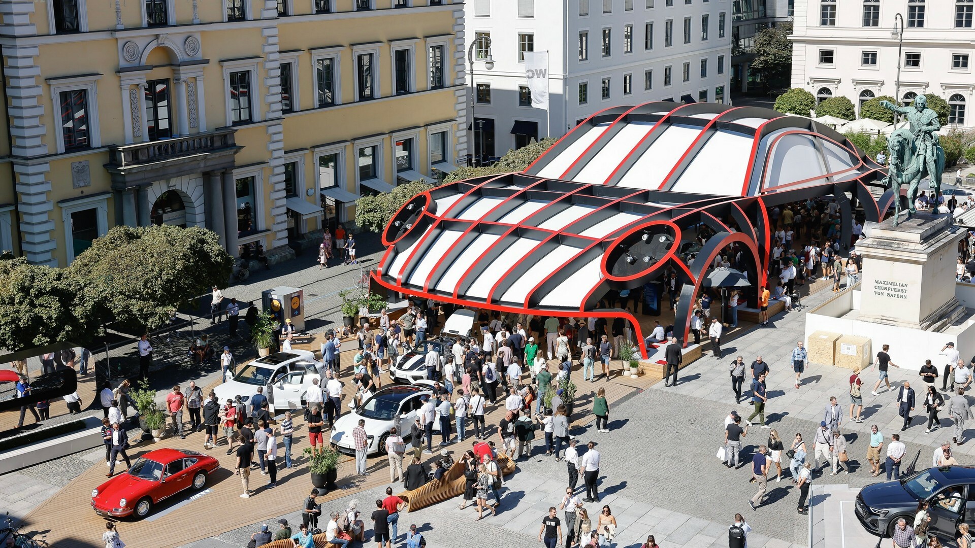 Giant Porsche 911 For The Munich Motor Show 908 4