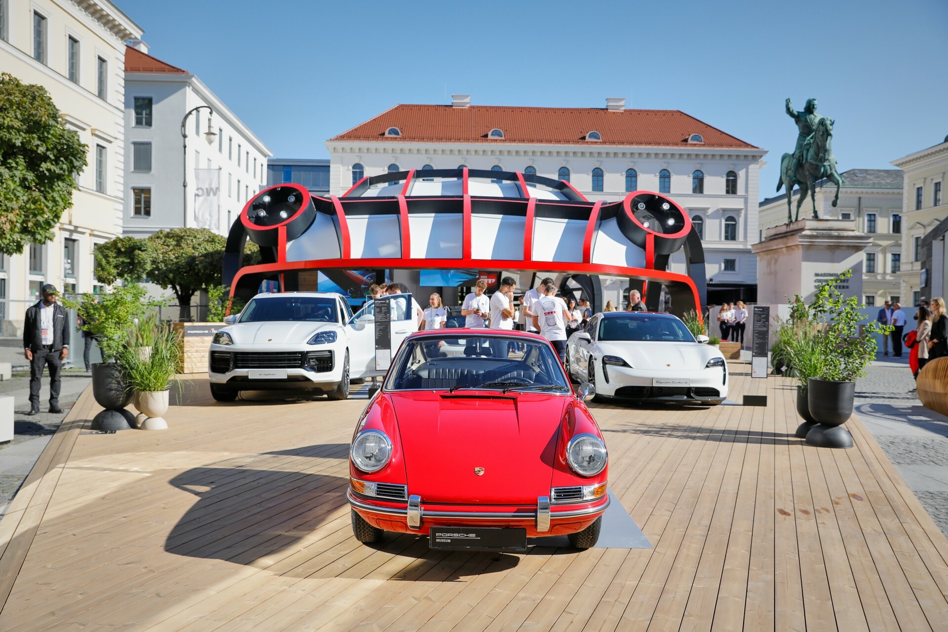 Huge Porsche 911 Munich CarScoops 908 100