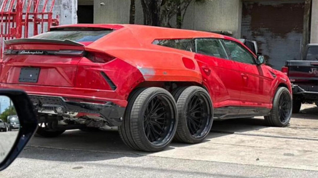  Someone Is Building A Lamborghini Urus 6×6