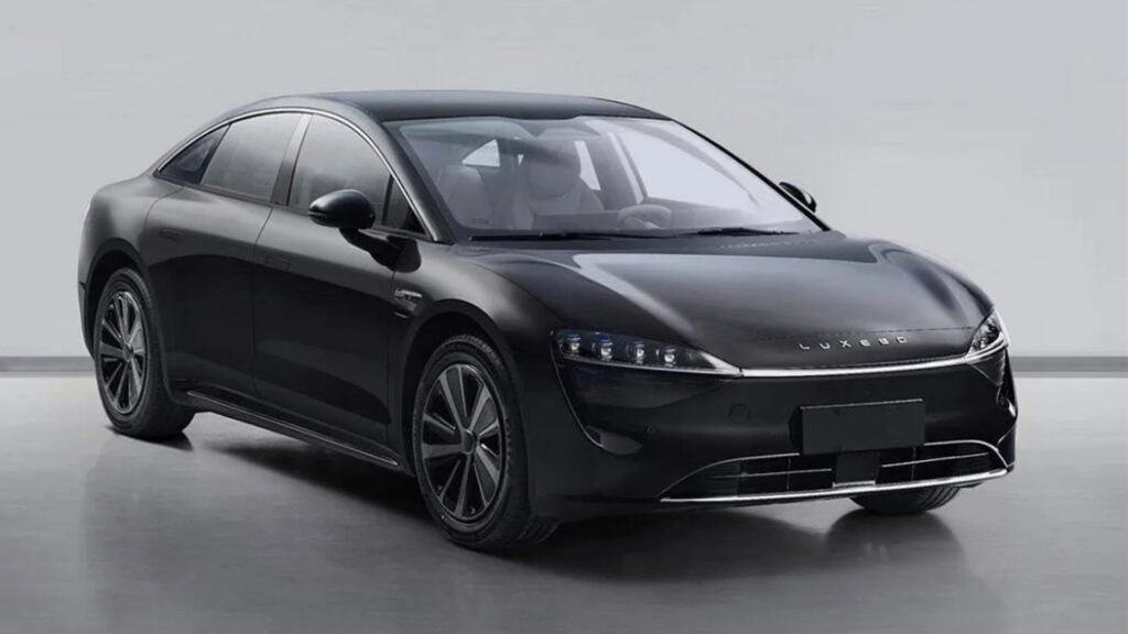  Huawei Exec Says Luxeed S7 Will Be ‘Superior To Tesla Model S’