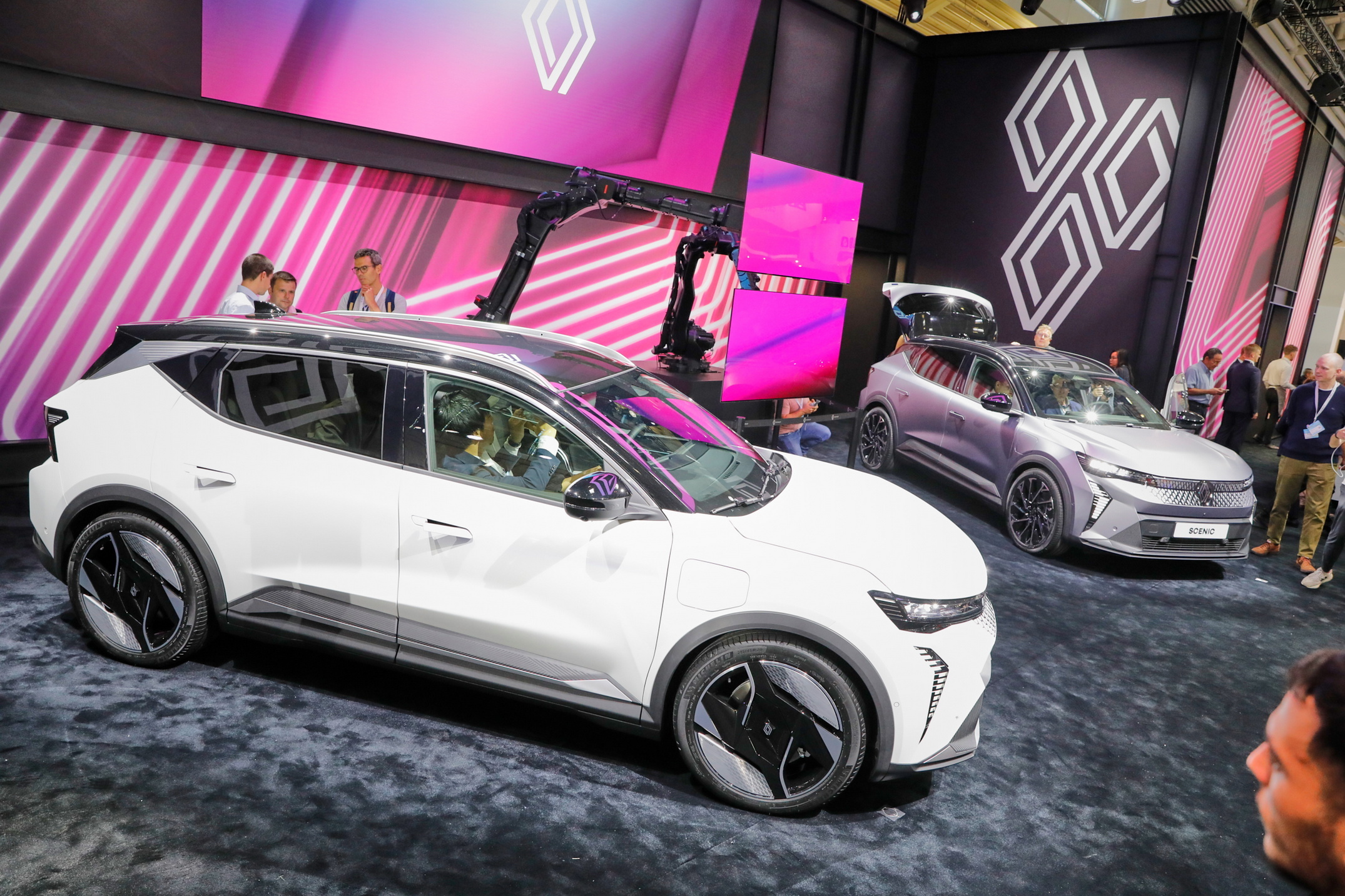 2024 Renault Scenic E-Tech Is A Family-Friendly Electric Crossover With ...