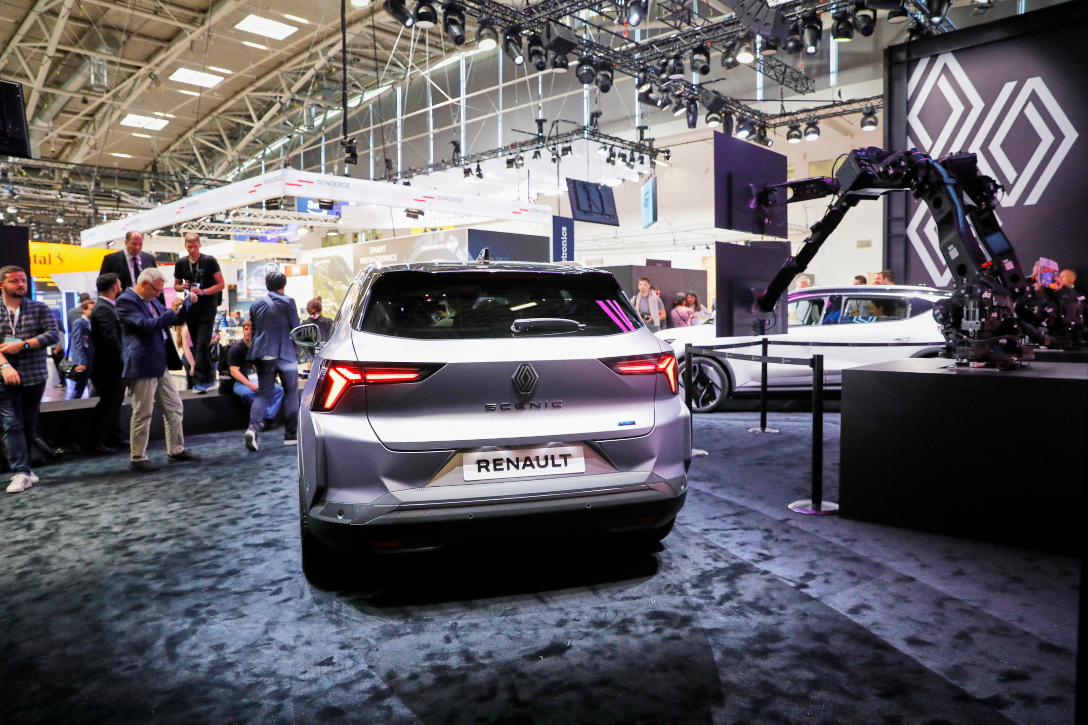 2024 Renault Scenic E-Tech Is A Family-Friendly Electric Crossover With ...