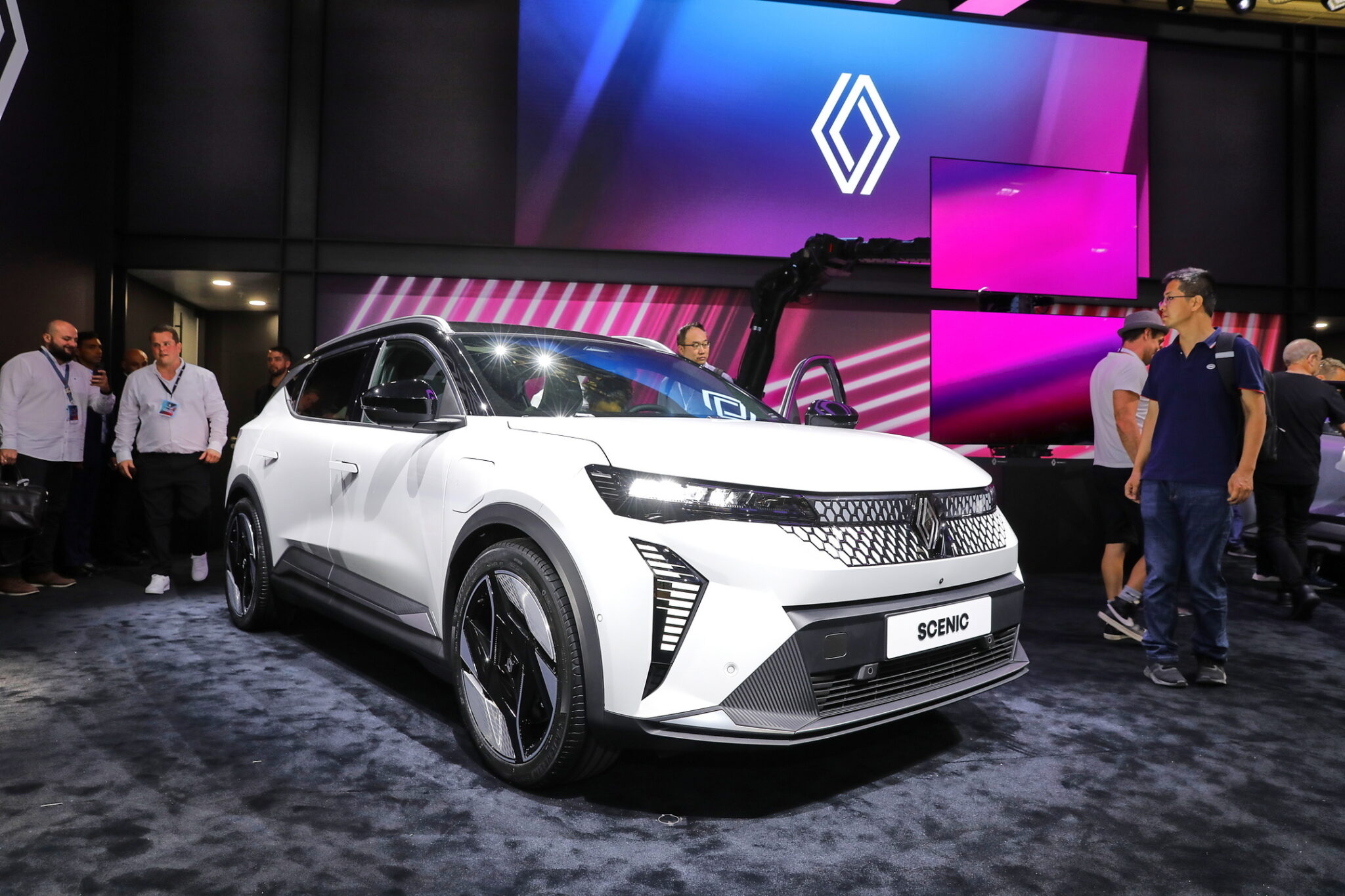 2024 Renault Scenic E-Tech Is A Family-Friendly Electric Crossover With ...