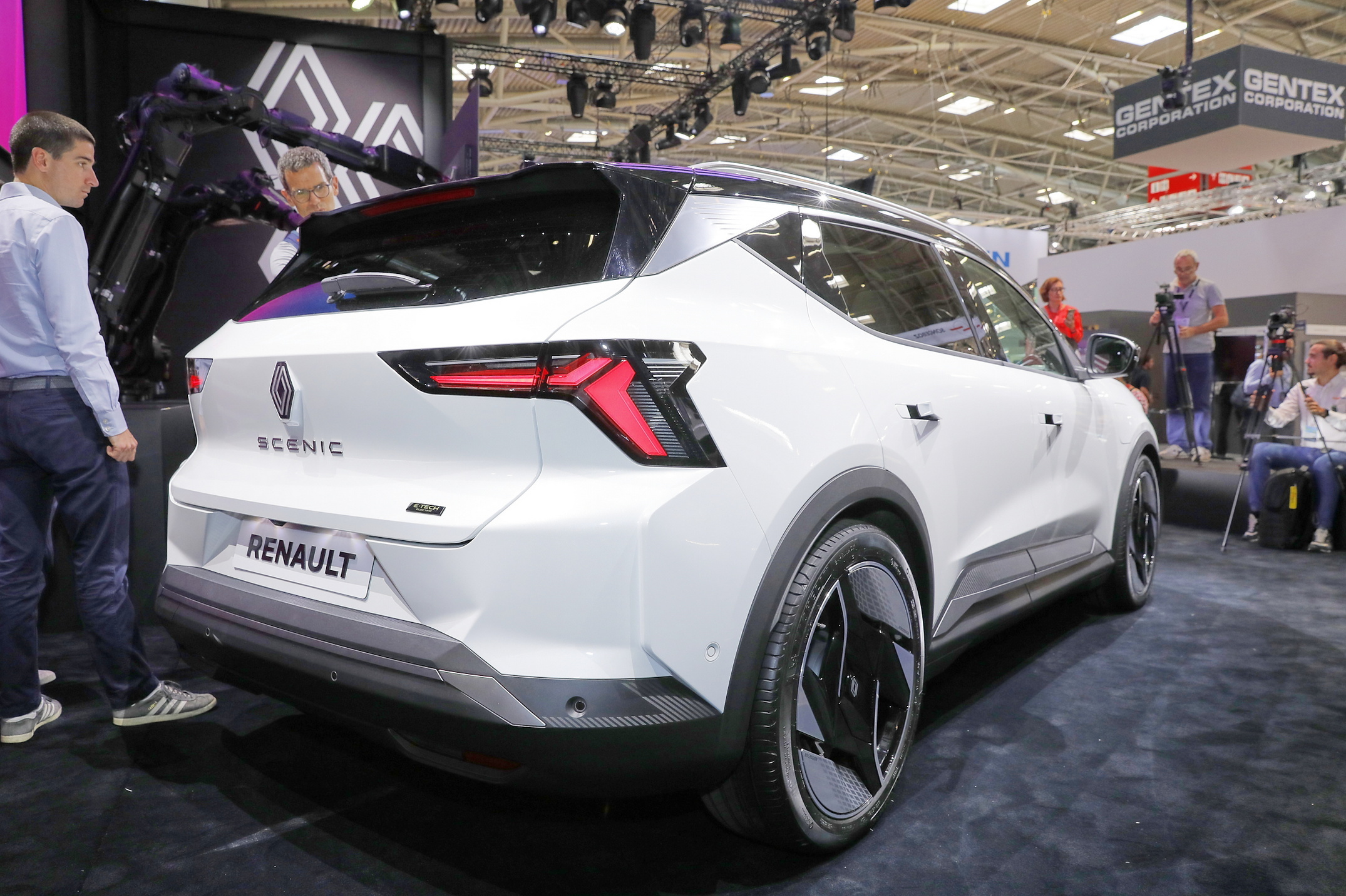 2024 Renault Scenic E-Tech Is A Family-Friendly Electric Crossover With ...