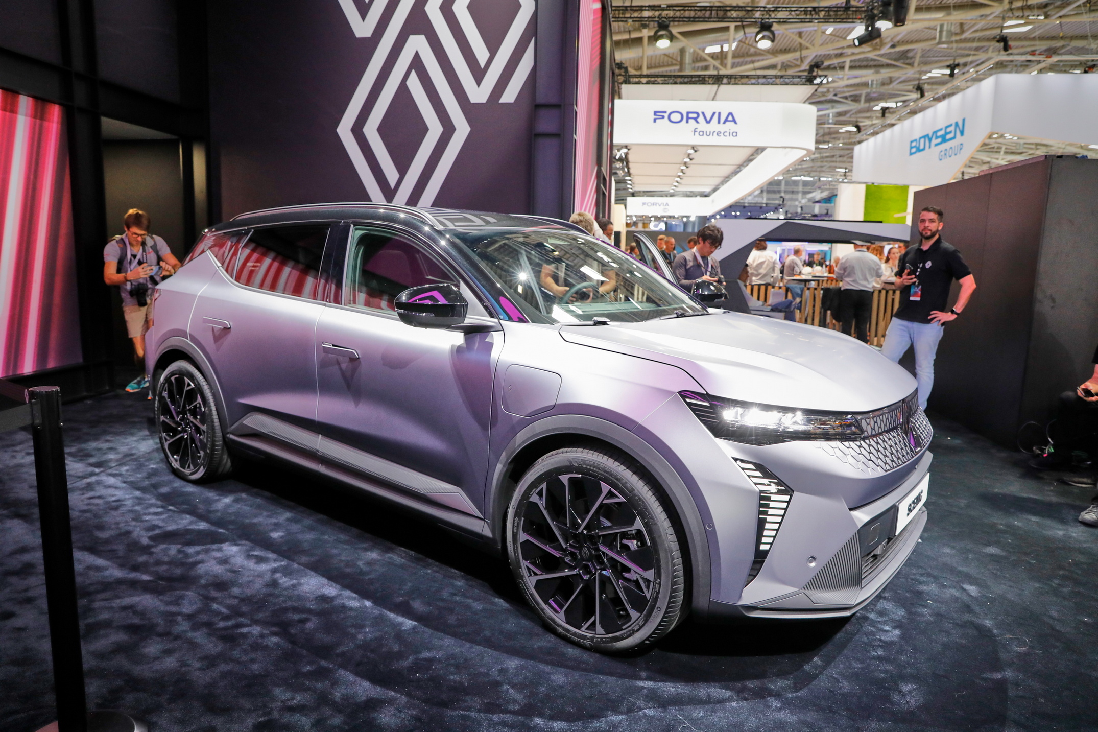 2024 Renault Scenic E-Tech Is A Family-Friendly Electric Crossover With ...