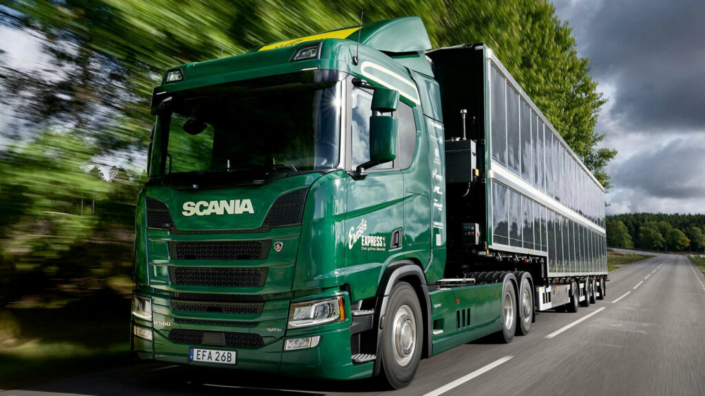  Scania’s “Solar-Powered” Semi Could Get Up To 6,214 Miles Of Range From The Sun