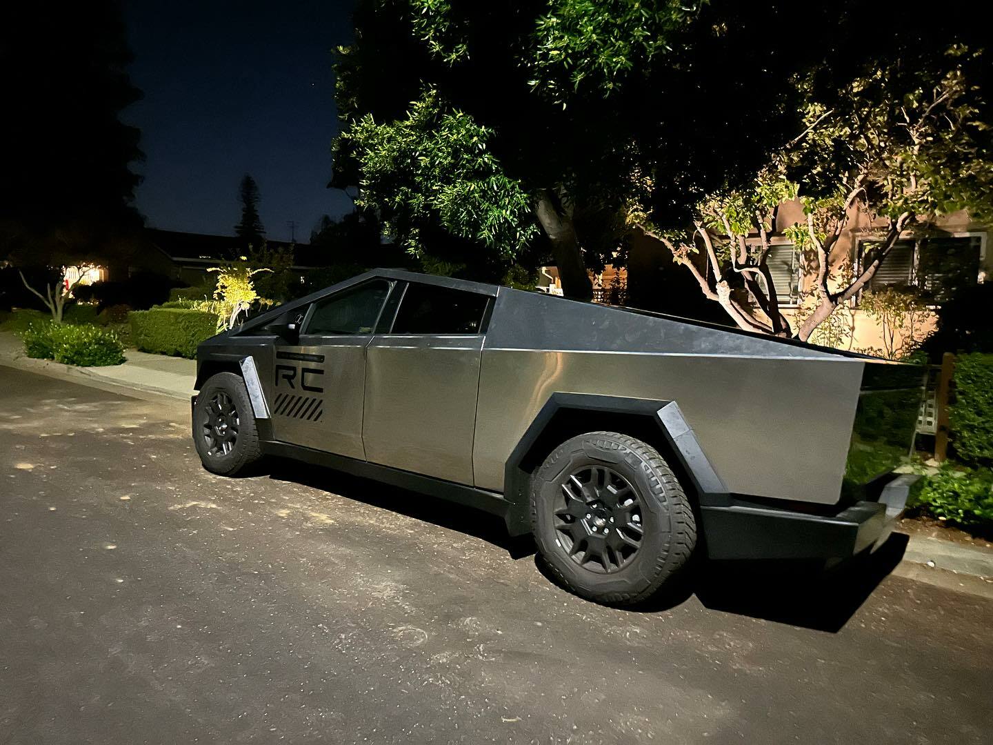The Tesla Cybertruck’s Bed Seems Terribly Impractical In These Photos ...