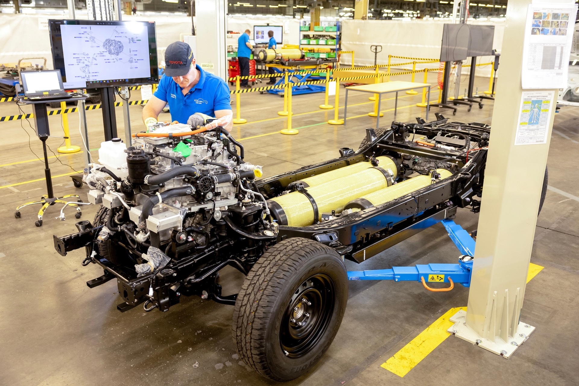 Toyota Hilux Hydrogen Prototype 01