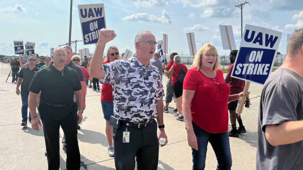  UAW Expands Strikes Against GM And Stellantis, But Spares Ford