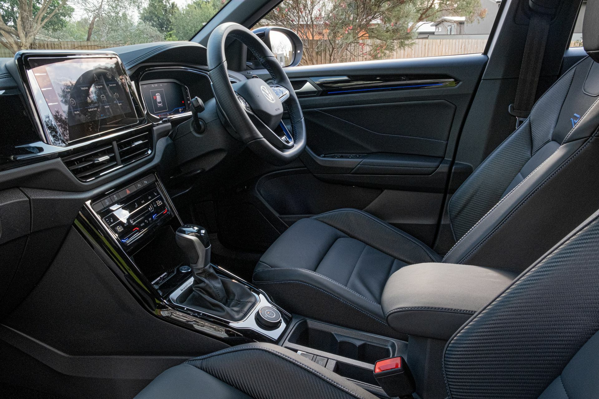 VW T-Roc R - 38