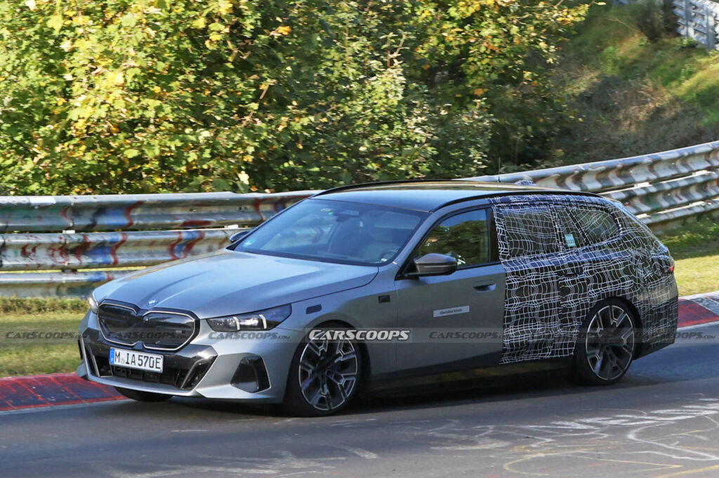     La BMW i5 Touring 2024 ressemble plus à un équipement militaire qu’à une camionnette intermédiaire