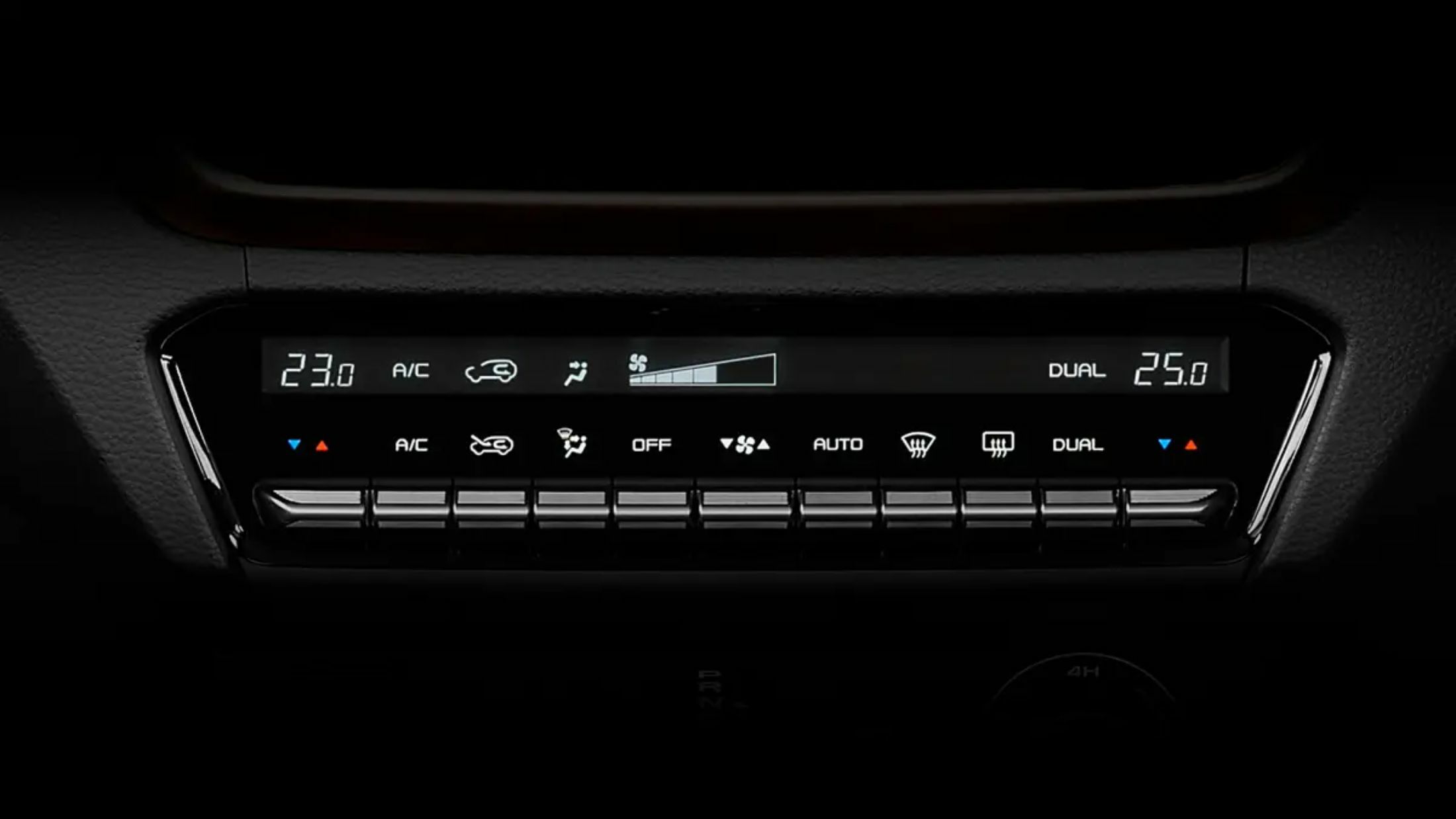 2024 Isuzu D-Max V-Cross Interior (8)
