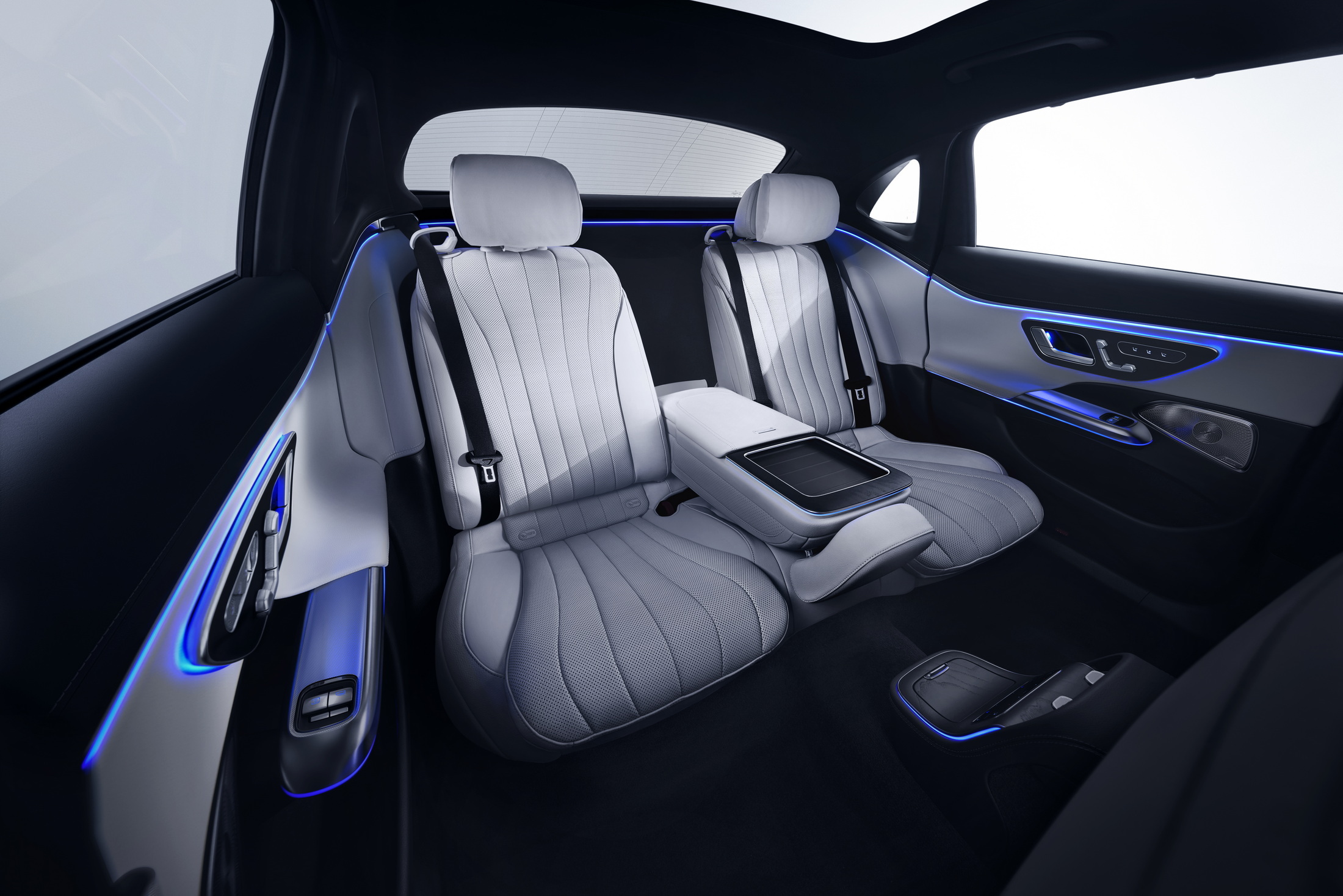 2024 Mercedes-Benz E-Class AMG Line Interior (8)