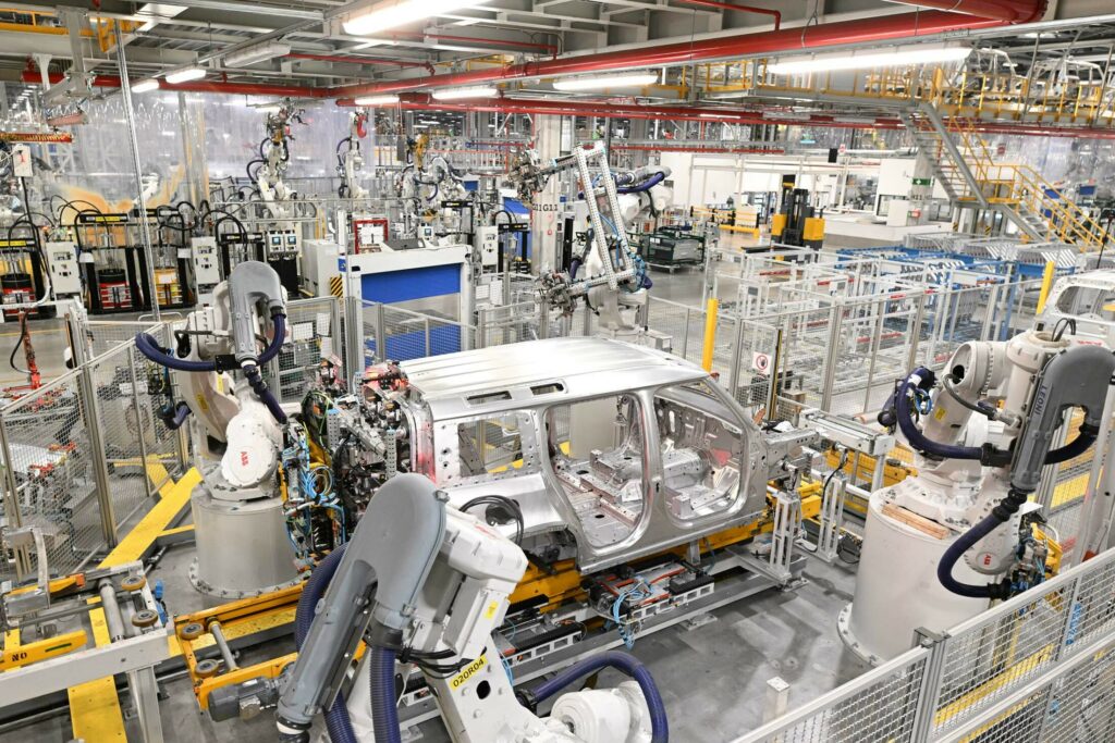  Jaguar Land Rover Resumes All US Vehicle Exports After Tariff Freeze