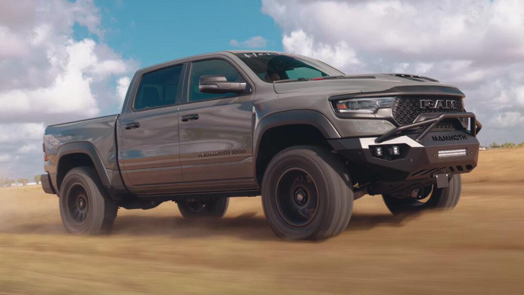  Hennessey 1.012 HP Ram 1500 TRX Lunar é uma picape que levanta o inferno