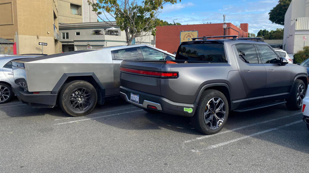  Rivian R1T Lines Up Alongside Tesla Cybertruck, Which Would You Choose?