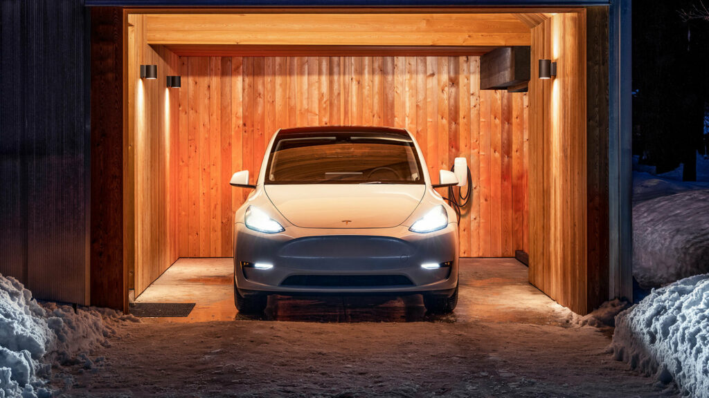  Tesla Launches New Base Model Y RWD In The U.S. Priced From $43,990