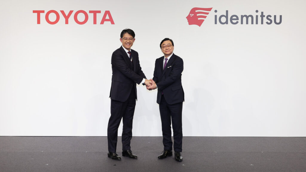  Toyota Partners With Japanese Petroleum Giant To Develop Solid-State Batteries For EVs
