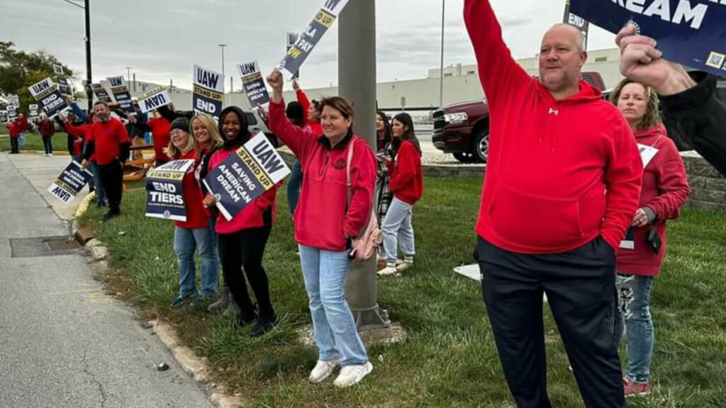  UAW Threatens Of More Walkouts As It Bargains For More Concessions From GM, Ford, Stellantis