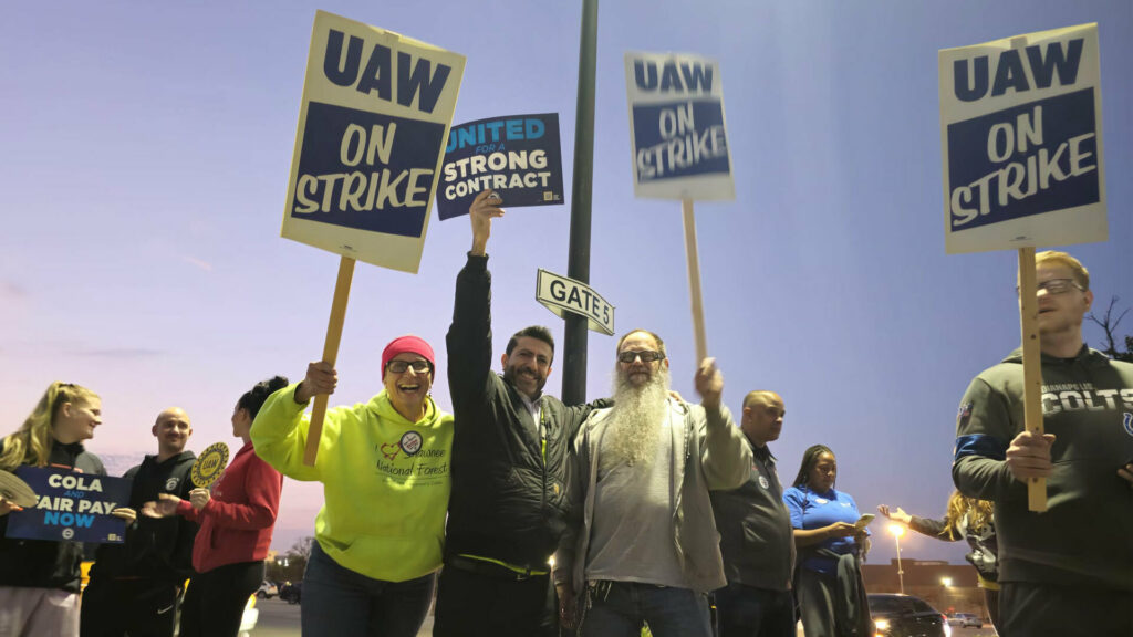  UAW Holds Firm, But Will No Longer Wait For Fridays To Expand Strike