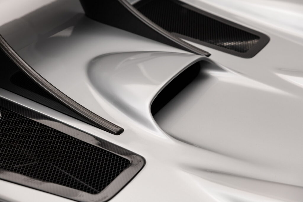 Este Mercedes-Benz CLK GTR Roadster cuesta más de 10 millones de dólares