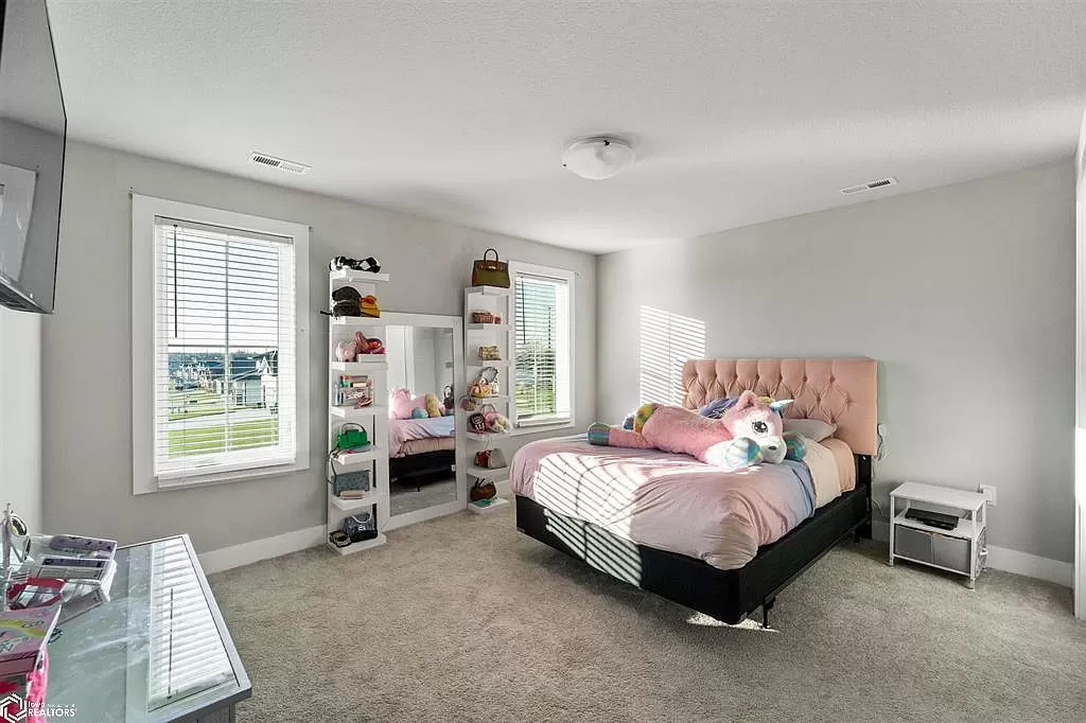 2023 Iowa Glass Garage Zillow 10