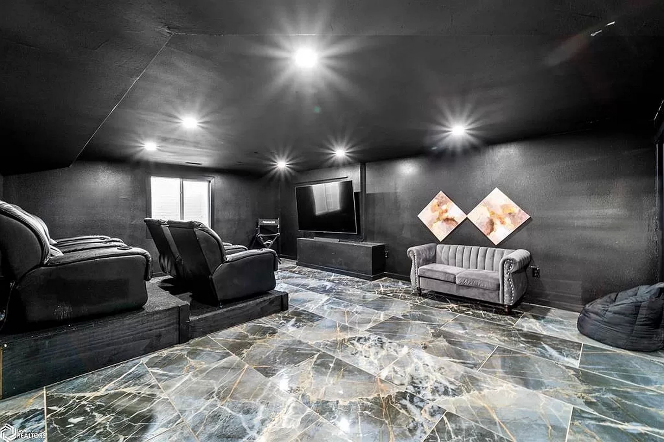 2023 Iowa Glass Garage Zillow 14