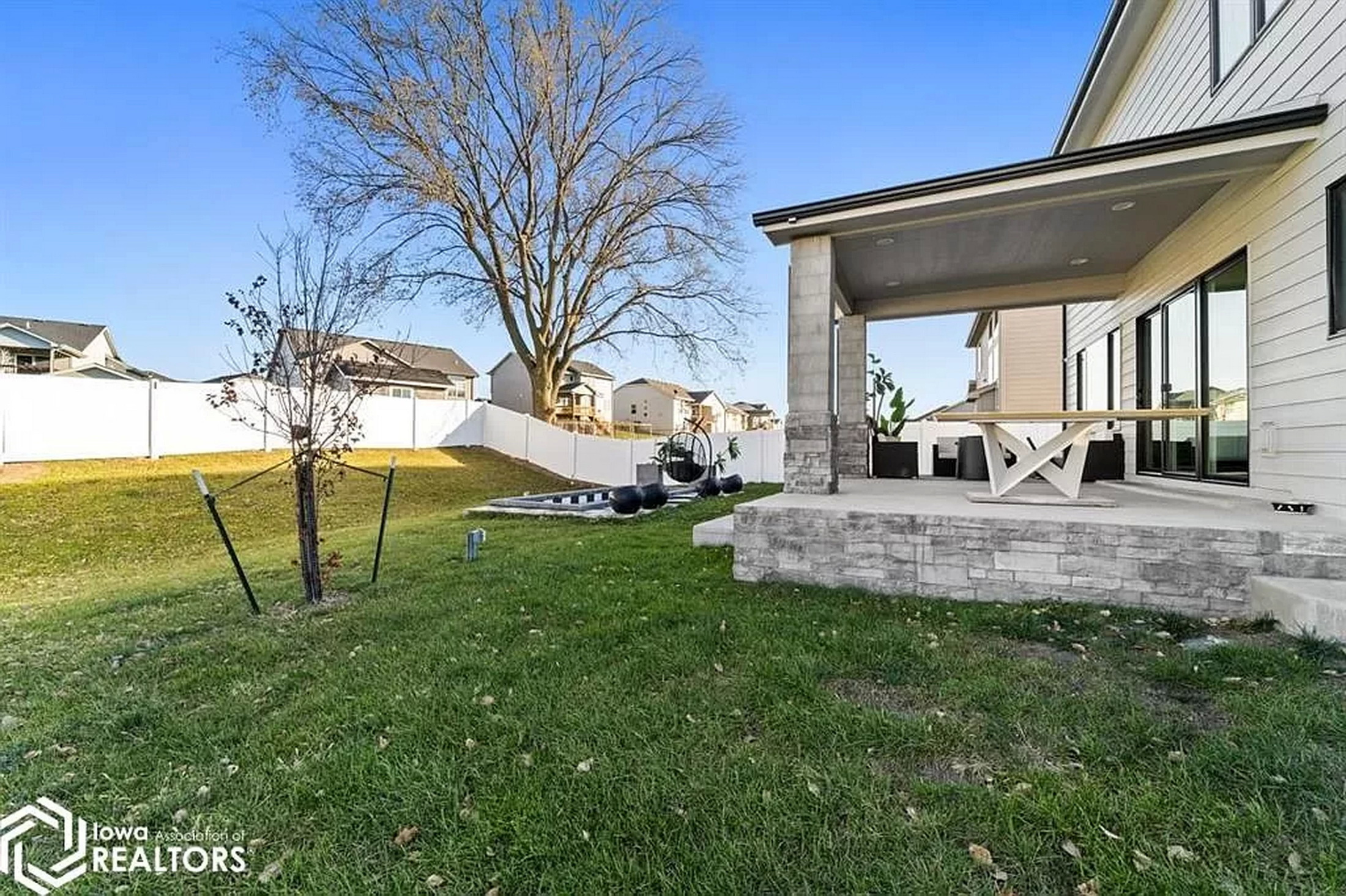 2023 Iowa Glass Garage Zillow 15