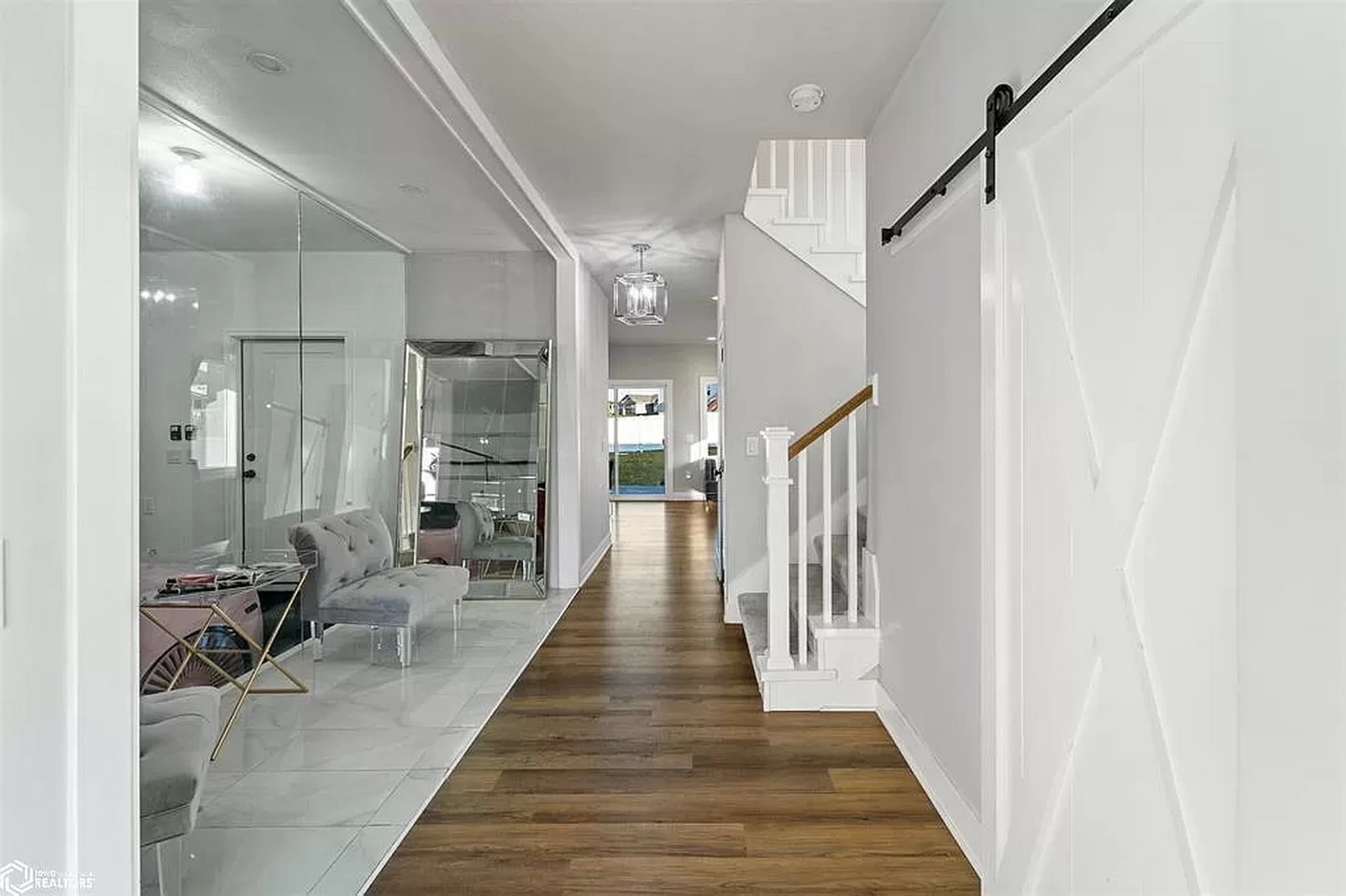 2023 Iowa Glass Garage Zillow 3