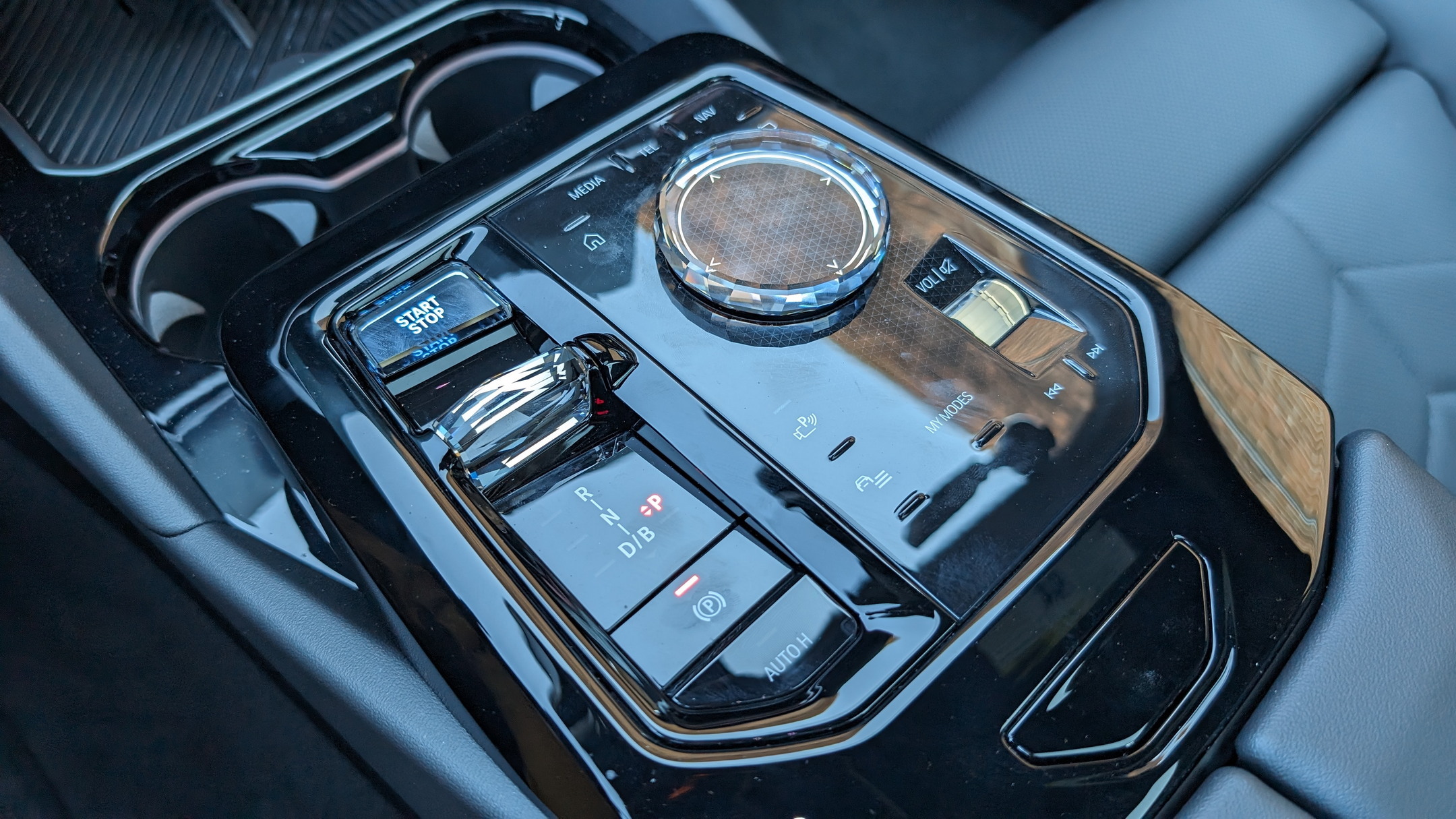 2024 BMW i5 M60 xDrive by Stephen Rivers for Carscoops 30