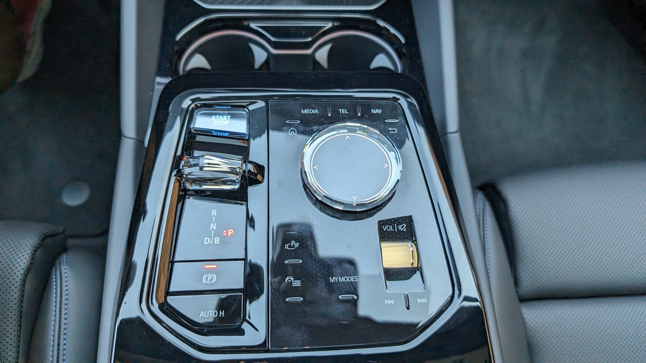 2024 BMW i5 M60 xDrive by Stephen Rivers for Carscoops 31
