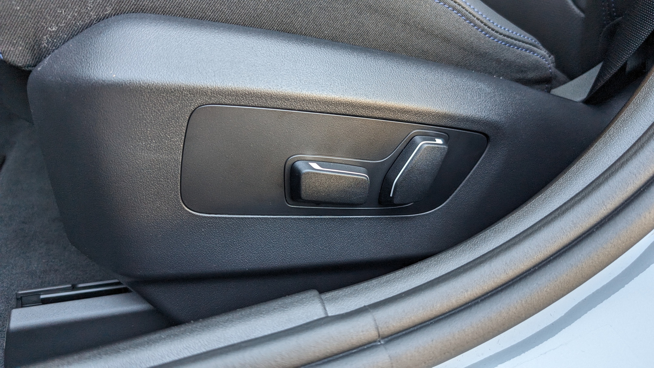 2024 BMW i5 M60 xDrive by Stephen Rivers for Carscoops 40