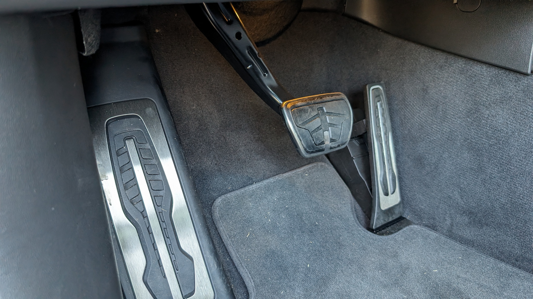 2024 BMW i5 M60 xDrive by Stephen Rivers for Carscoops 41