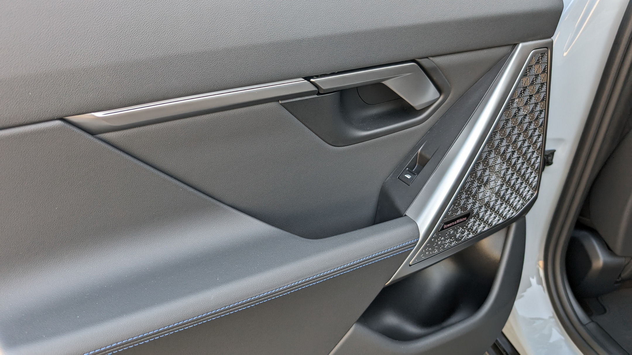2024 BMW i5 M60 xDrive by Stephen Rivers for Carscoops 46
