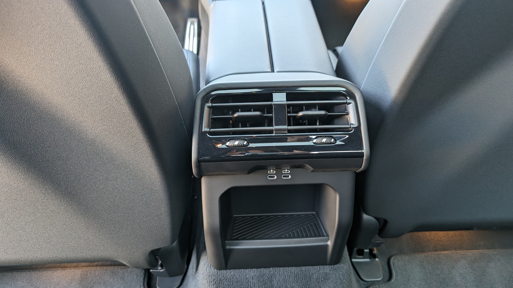 2024 BMW i5 M60 xDrive by Stephen Rivers for Carscoops 48