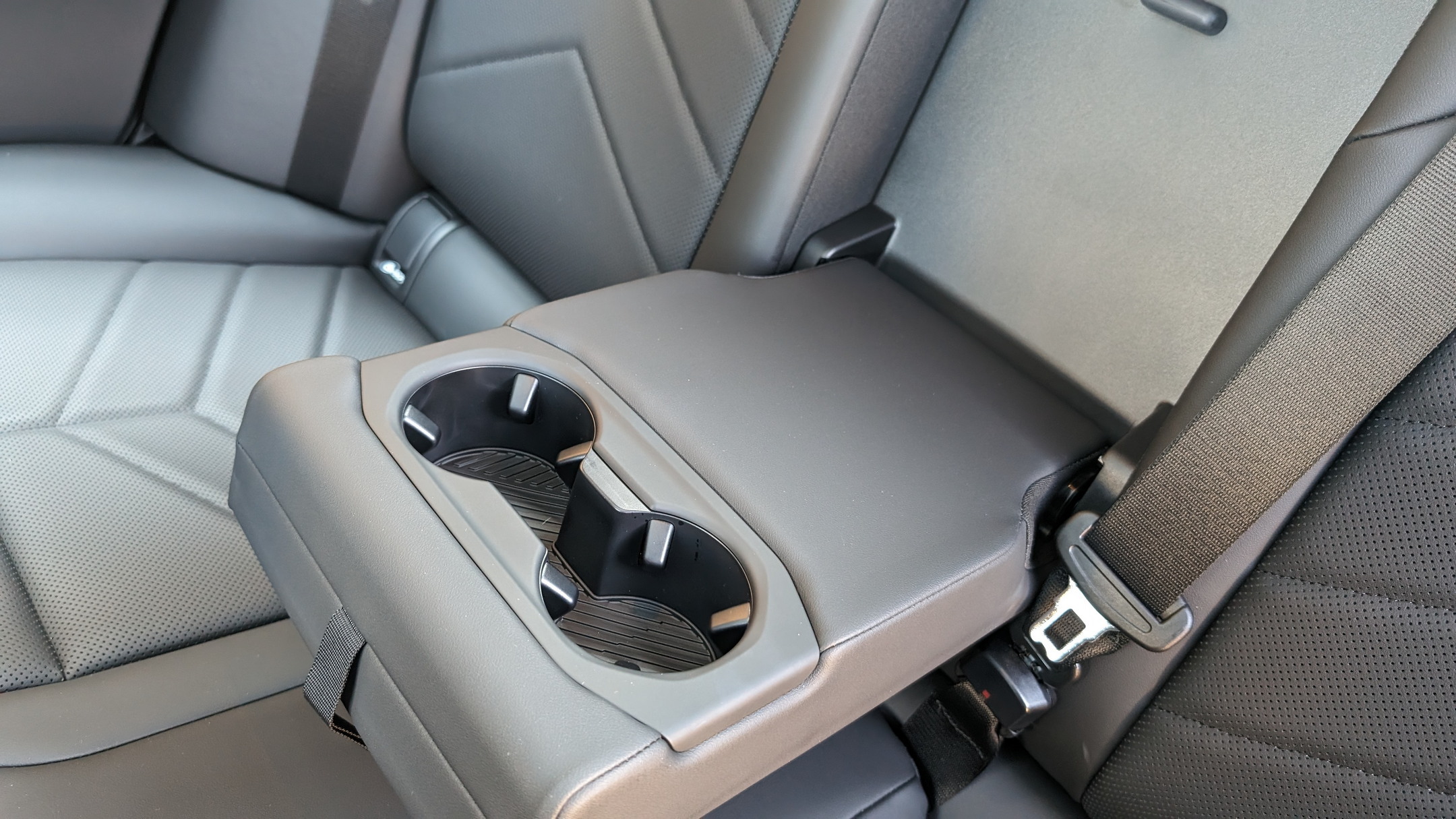 2024 BMW i5 M60 xDrive by Stephen Rivers for Carscoops 53