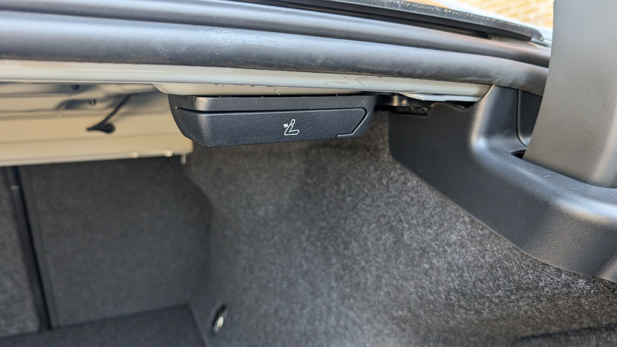 2024 BMW i5 M60 xDrive by Stephen Rivers for Carscoops 58