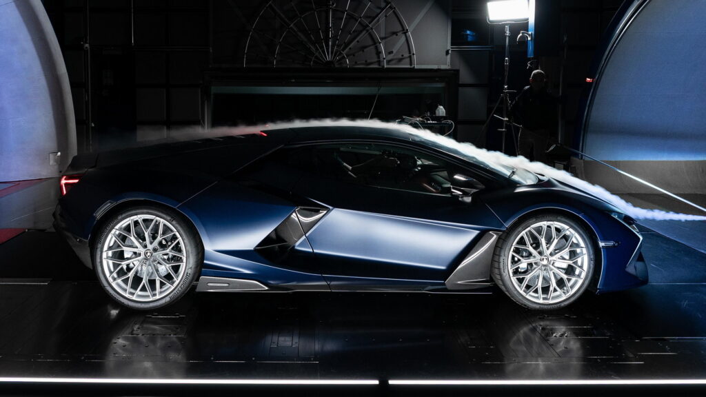  How The Lamborghini Revuelto Handles The Air For Maximum Performance