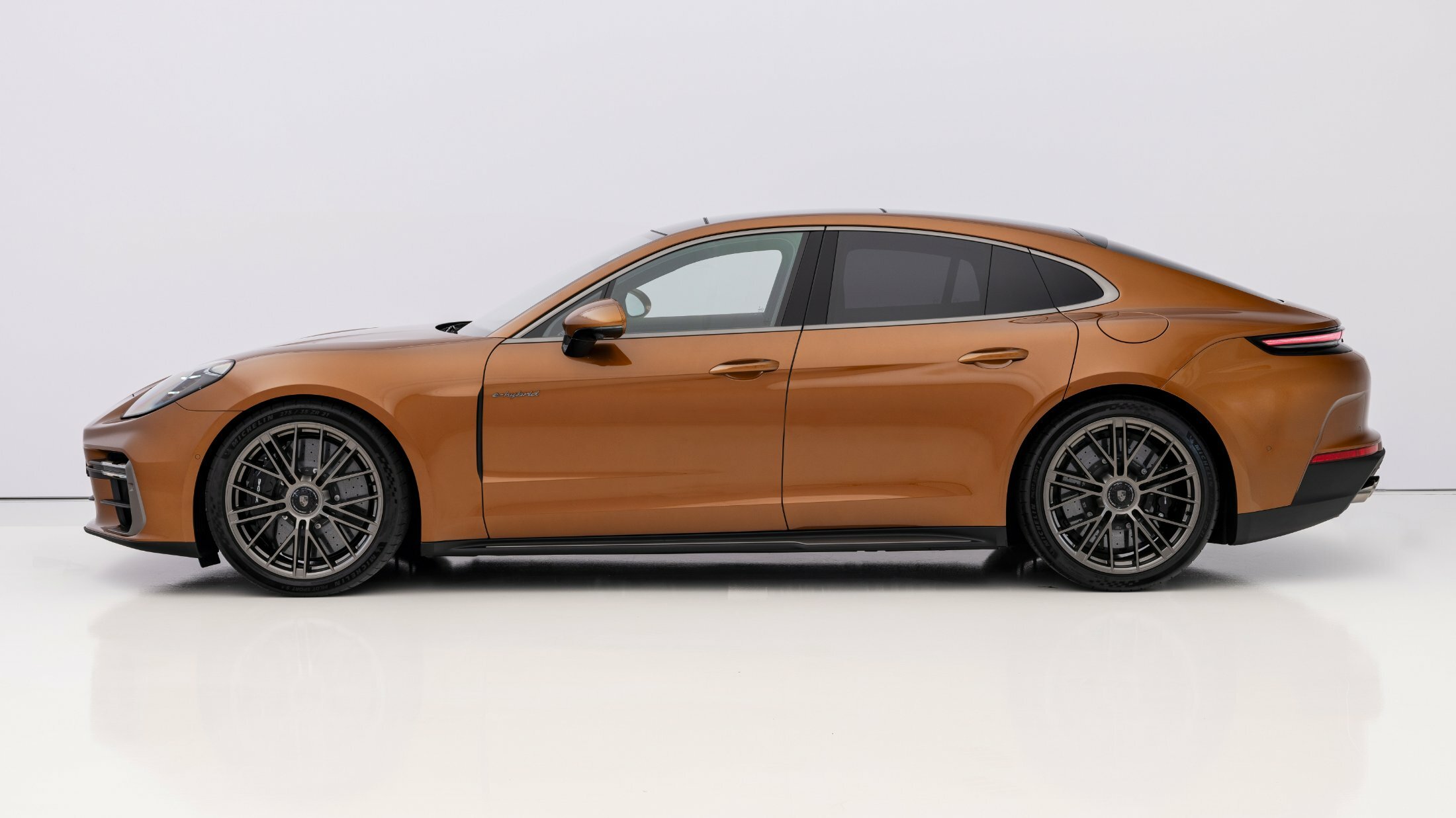 2024 Porsche Panamera Turbo E-Hybrid (2)s
