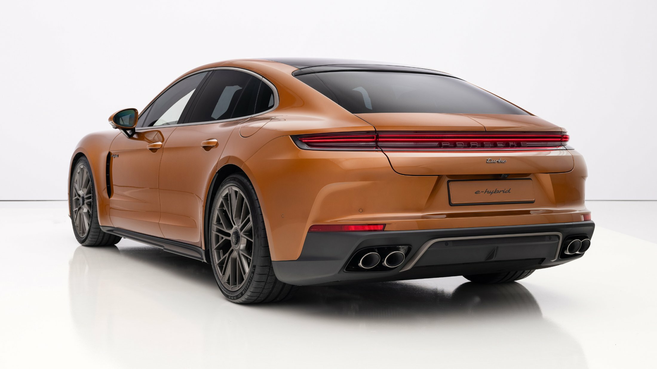 2024 Porsche Panamera Turbo E-Hybrid (3)s