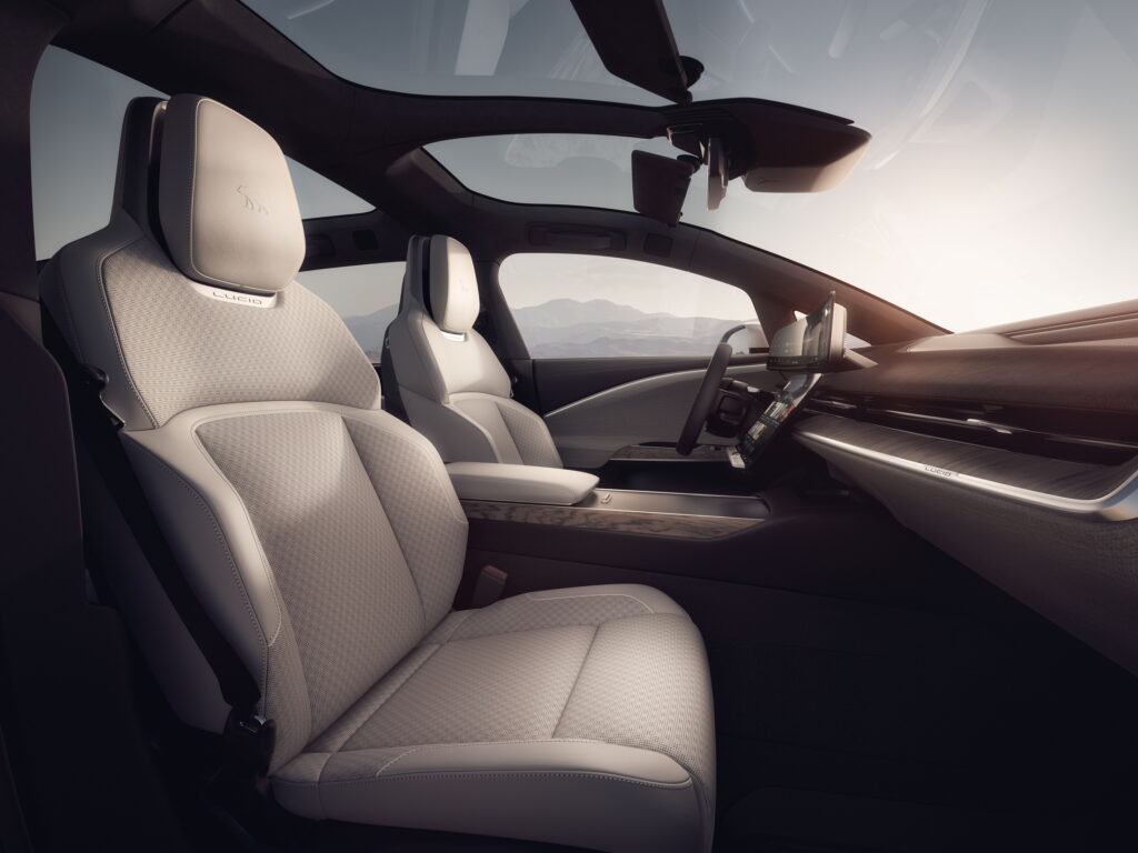 2025 Lucid Gravity Goes After Model X With 440-Mile Range And Sub-$80,000 Price
