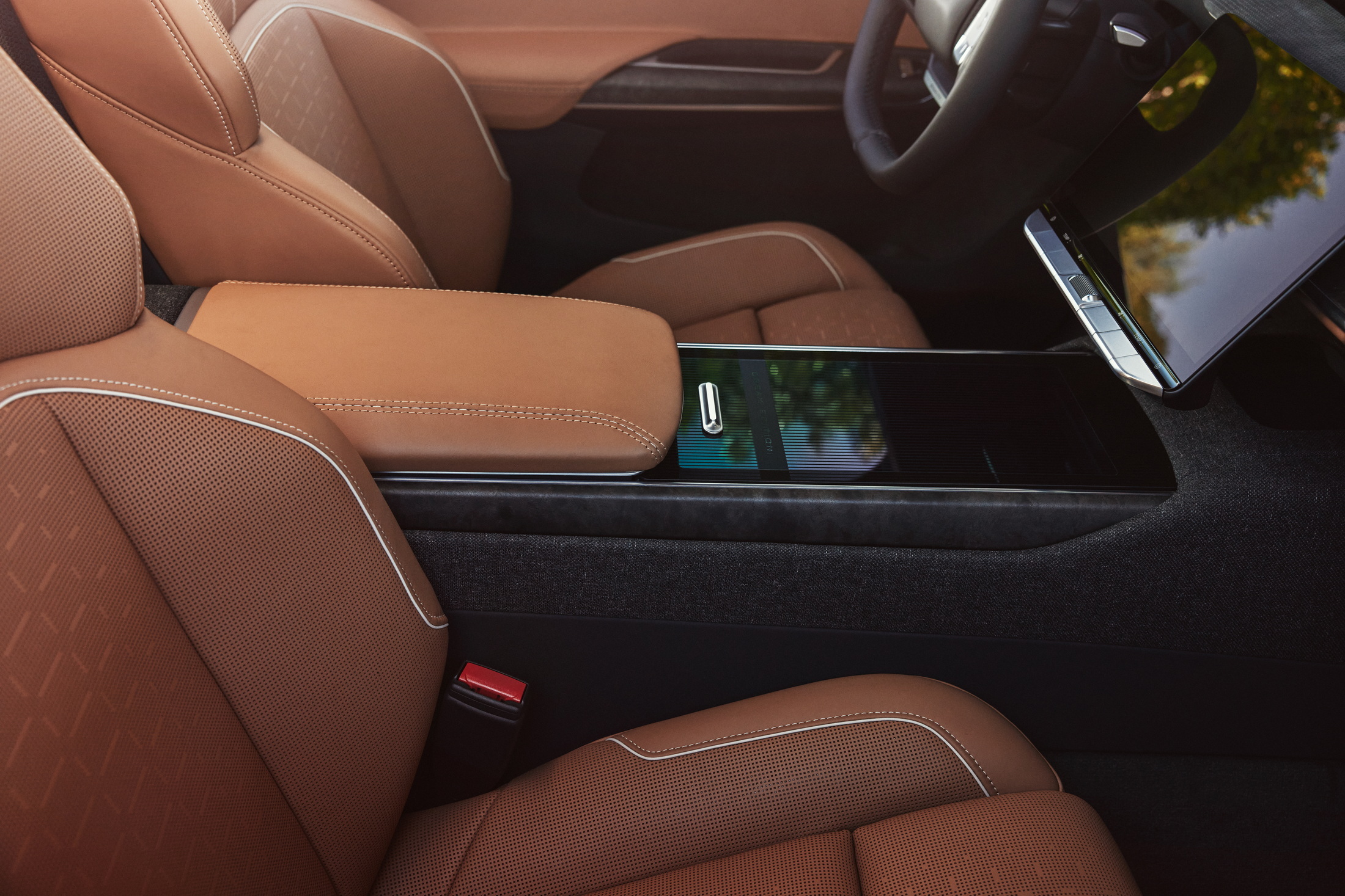 2025 Lucid Gravity Goes After Model X With 440-Mile Range And Sub