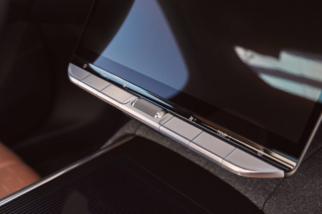 2025 Lucid Gravity Goes After Model X With 440-Mile Range And Sub-$80,000 Price