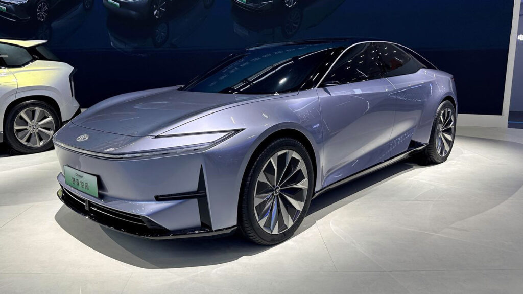  Toyota Previewed A Sexy Tesla Model S-Sized Electric Sedan For China