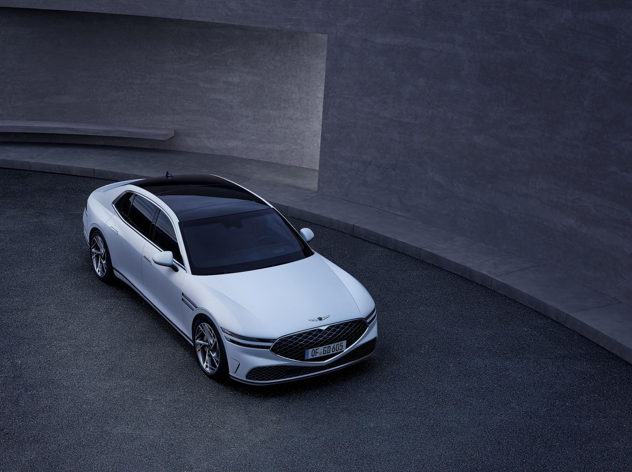 Genesis G90 Has The World’s Largest Clamshell Hood In Production